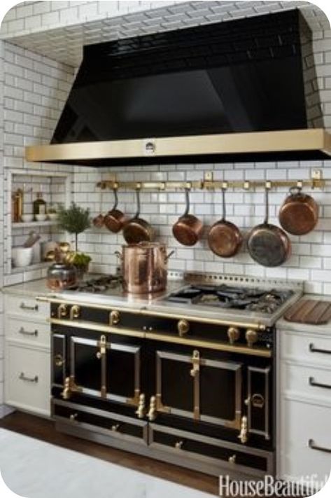 Architecture Restaurant, Model Dapur, Kitchen Ingredients, Small Apartment Kitchen, Kitchen Stove, Kitchen Trends, Apartment Kitchen, Black Kitchens, Kitchen Style