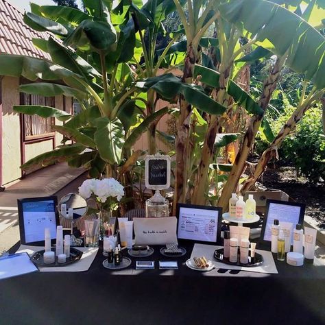 Beautycounter Social at Strada Salon #beautycounter #switchtosafer #knowbetterdobetter Event Display Ideas, Beautycounter Social, Pop Up Ideas, Sally Beauty Supply, Beauty Counter, Organic Skin Care Products, Event Display, Natural Aloe Vera, Skin Care Lotions