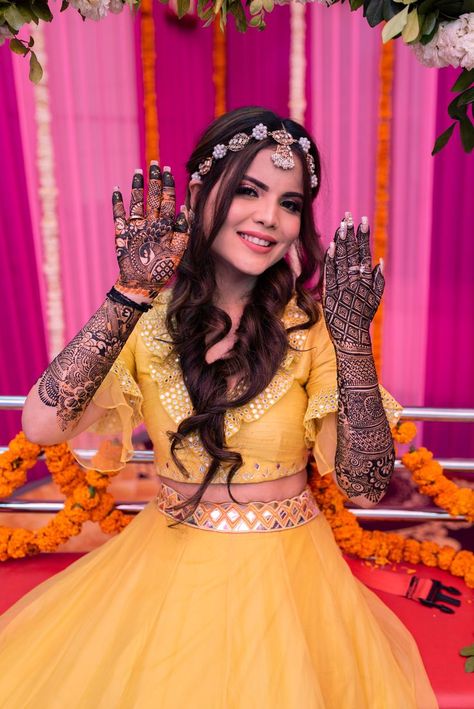 Arabic Mehndi Design For Bride Mehandi Look For Bride, Mehandi Poses For Bride, Mehndi Photoshoot Brides, Mehendi Poses For Bride, Mehndi Poses For Bride, Mehendi Design For Bride, Mehendi Looks For Bride, Leena Bhushan, Mehandi Poses