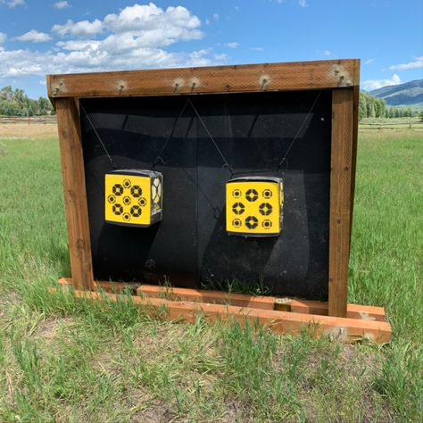 Free standing, mobile, 4 season, wind-resistant archery target stand/backstop. Archery Backstop Diy, Diy Archery Target Backstop, Archery Range Backyard, Backyard Archery Range Diy, Archery Backstop, Apocalypse Training, Archery Target Stand, Diy Archery Target, Archery Practice