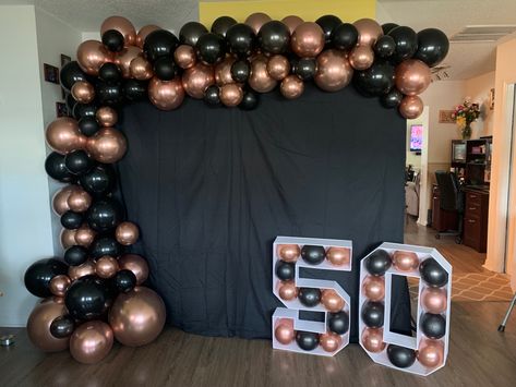 Black And Rose Gold Backdrop, 50th Birthday Rose Gold, Balloon Photo Backdrop, Rose Gold Party Theme, 40th Birthday Party Themes, 50th Birthday Balloons, Birthday Rose Gold, Balloon Photo, Big 30