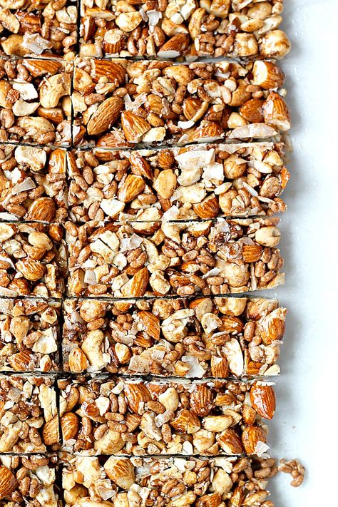 Homemade KIND Bars rival the version of the oh so good, but hard to come by… Chai Bars, Sunday Crockpot, Homemade Kind Bars, Homemade Bars, Quinoa Bars, Sugary Treats, Energy Bars Recipe, Nut Bars, Healthy Granola Bars