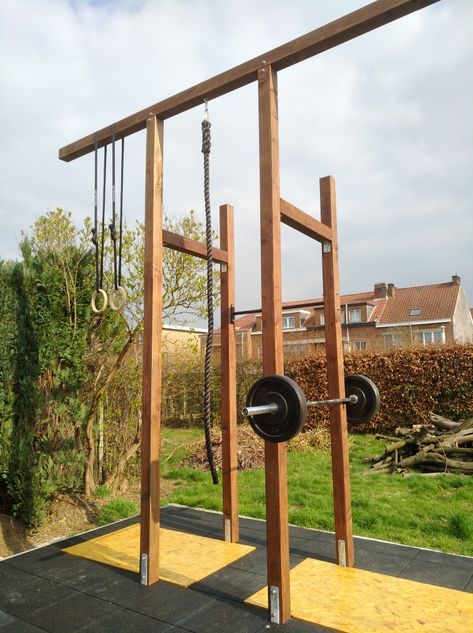 Crossfit Outdoor Gym, Backyard Pull Up Bar, Diy Outdoor Gym, Outdoor Gym Design, Patio Gym, Outdoor Pull Up Bar, Outside Gym, Diy Pull Up Bar, Crossfit Garage Gym