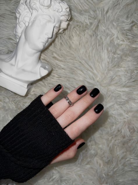 Really Short Black Nails, Short Black Nails Aesthetic, Black Nail Polish Aesthetic, Chubby Hands Nails, Nails Inspiration Short, Idol Nails, Beauty Hacks Nails, Gothic Nails, Grunge Nails