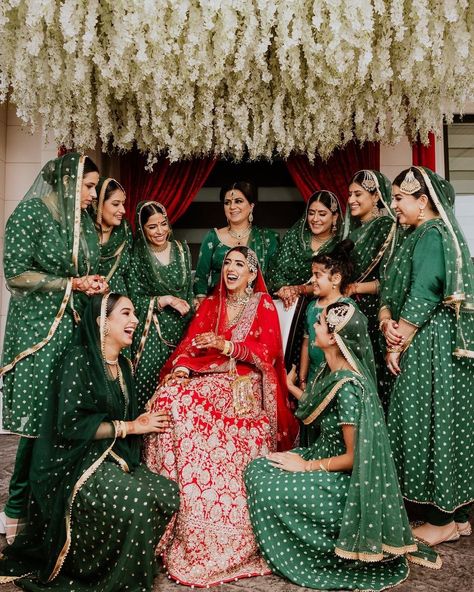 Lengha Bridesmaid, Bridesmaid Lengha, Bridesmaid Indian, Dress Lehenga, Raw Silk Dress, Coordinates Outfits, Bridesmaid Photoshoot, Indian Bridesmaid Dresses, Indian Bridesmaids