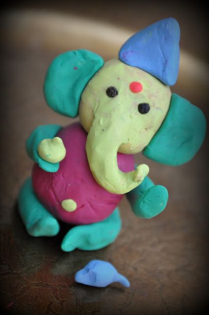 DIY Ganesha made from Plah-doh Clay Modelling For Kids, Diwali Photoshoot, Clay Art For Kids, Clay Ganesha, Ganesha Chaturthi, Ganesh Chaturthi Decoration, Ganpati Decoration At Home, Ganapati Decoration, Clay Crafts For Kids