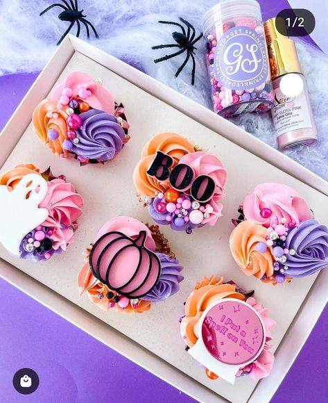 Girly Halloween Cupcakes, Wednesday Addams Cupcake Ideas, Halloween Birthday Cupcakes, Cakes Logo, Unbelievable Cakes, Cupcake Board, Fancy Baking, Peace Aesthetic, Halloween Food Cupcakes