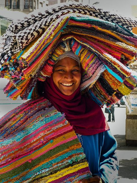 Woman in Cairo | Flickr - Photo Sharing! Life In Egypt, Egyptian Women, Visit Egypt, 인물 드로잉, Egypt Travel, We Are The World, Cairo Egypt, People Of The World, Back To Nature