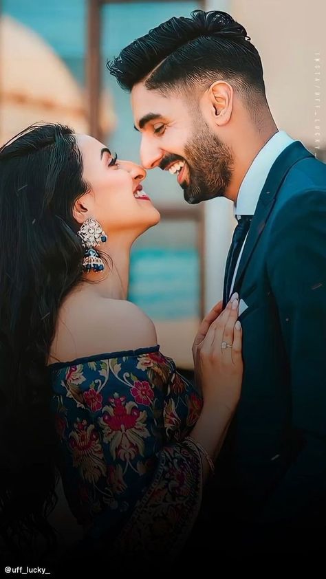 Wallpaper Love Couple, Big Family Photo Shoot Ideas, Kirti Suresh, Couples Kiss, Couples Dp, संगीत डाउनलोड, Lovers Images, Boyfriend Instagram, Wedding Happy