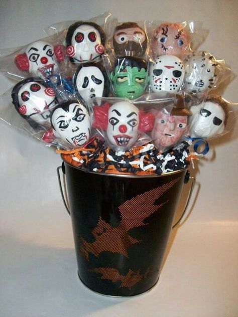 Halloween Scary Movie Characters (Cake Pops) Horror Movie Cake, Slasher Halloween, Horror Cake, Movie Cake, Horror Themed Party, Creepy Food, Characters Halloween, Halloween Cake Pops, Halloween Foods