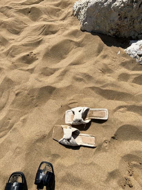 White and black sandals buried in sand Timeless Wardrobe, 2024 Vision, The Sand, Homework, Vision Board, H&m, Sandals, Wardrobe