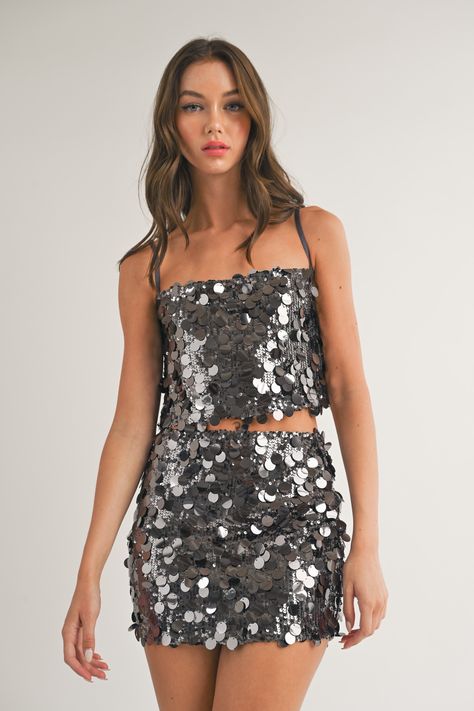 Sequined mini skirt Multi-sized sequins Sparkly details Mini skirt fit Lined Back zipper closure Shimmery look Can be paired with our disco fever sequin top in charcoal as pictured, sold separately Charcoal color Best seller & also available in magenta True to size Size chart in photos Model is wearing a size small Shopping Nashville, Birthday Skirt, Nashville Outfit, Holiday Skirt, Sparkly Skirt, Outfit Holiday, Plain Skirt, Night Skirt, Outfit Birthday