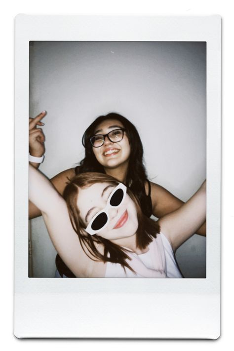 Poloroid Pictures Templates, Polaroid Pictures Tumblr, Polaroid Aesthetic Pictures, Camera Selfie Aesthetic, Polaroid Shoot, Polaroid Poses, Aesthetic Polaroids, Polaroid Selfie, Polaroid Pics