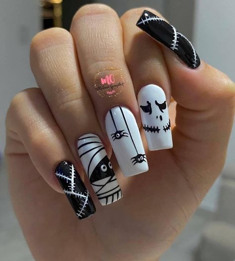 Horror Nails, Holloween Nails, Halloween Acrylic Nails, Pretty Nail Art Designs, Halloween Nail Designs, Halloween Nail, Halloween Nail Art, Nail Arts, Short Acrylic Nails