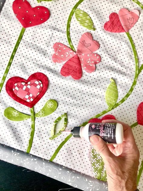 Applique By Hand, Applique Designs Free, Program Coordinator, Stitching Classes, Heart Quilt Pattern, How To Stitch, Applique Tutorial, Quilt Block Patterns Free, Applique Quilt Patterns