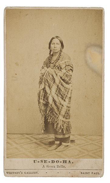 U-Se-Do-Ha - Mdewakanton - 1860 Acoma Pueblo, Edward Curtis, Native American Clothing, Native American Symbols, Native American Pictures, Native American Quotes, Native American Photos, Pueblo Pottery, Native American Peoples