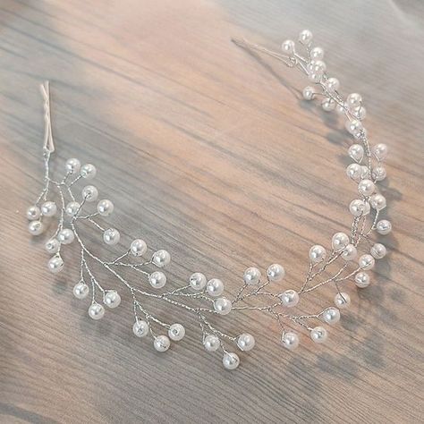 Diy Hair Vine, Bridal Hair Bands, Diy Hair Accessories Ribbon, Pearl Hair Vine, Bead Hair Accessories, Hair Accessories Pearl, Pearls Diy, Handmade Jewelry Tutorials, Bridal Hair Vine