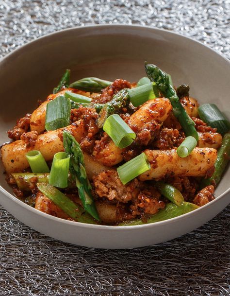 Tteokbokki Recipe, Blue Apron Recipes, Red Chile Sauce, Bean Sauce, Black Bean Sauce, How To Cook Asparagus, Blue Apron, Meal Kit, Quick Cooking