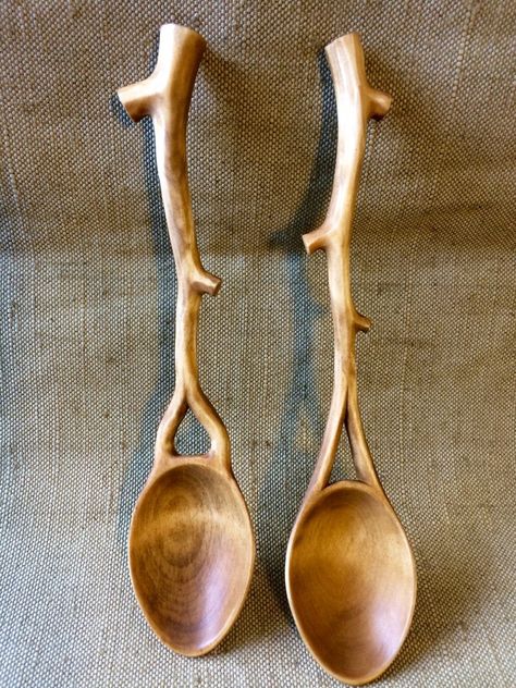 Hand Carved Utensils, Wood Spoons Diy, Spoon Design Ideas, Wood Spoon Carving Patterns, Wood Whittling Patterns, Wooden Spoon Design, Woodcarving Ideas Simple, Whittled Spoon, Diy Wood Spoon