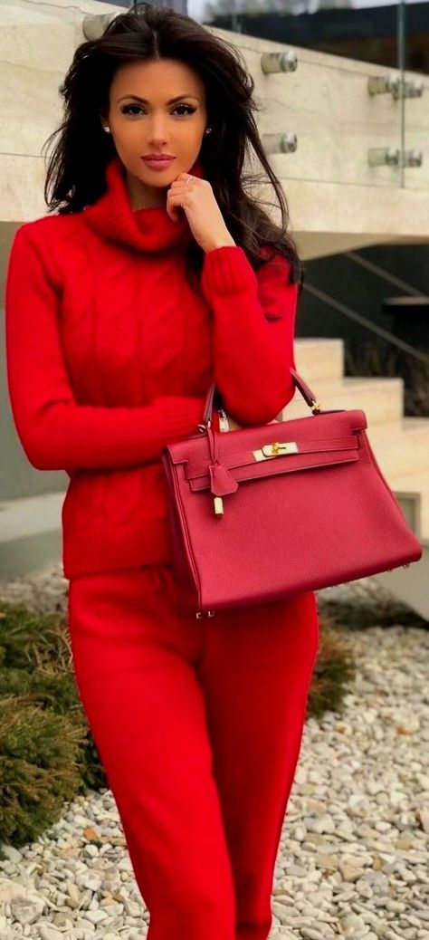 Alena Khovrina Handbag Heaven, Beautiful Handbags, Winter Mode, Classy Women, Manners, In A World, Sweater Fashion, Crochet Clothes, Red Dress