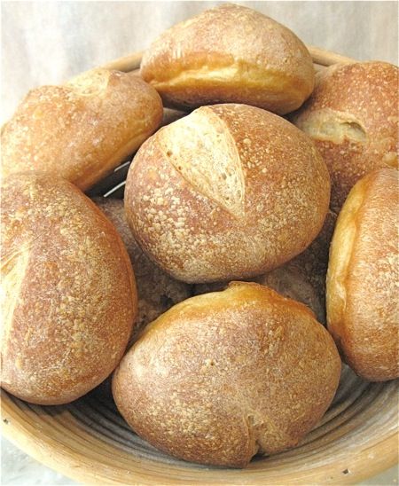 Crusty European Hard Rolls  - RECIPE: http://www.kingarthurflour.com/recipes/crusty-european-style-hard-rolls-recipe Pudding Sauce, Bread Burger, Rolls Rolls, Crusty Rolls, Hard Rolls, Tofu Marinade, Bread Rolls Recipe, King Food, Making Food