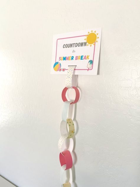 Summer Countdown, Countdown To Summer, School Countdown, Excited For Summer, Teacher End Of Year, The Last Day Of School, Preschool Classroom Decor, Paper Chain, Paper Chains