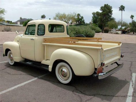 Impala Chevrolet, Pickup Trucks Camping, Vintage Chevy Trucks, Best Pickup Truck, Chevy Trucks Older, Studebaker Trucks, Trucks Chevy, Trucks Ford, Vintage Pickup Trucks