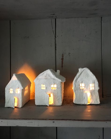 Paper Christmas Houses, Paper Mache Art Projects, Hygge Crafts, Tiny Worlds, Paper Mache Christmas, Mache Art, Christmas Houses, Paper Christmas Decorations, Paper Mache Art