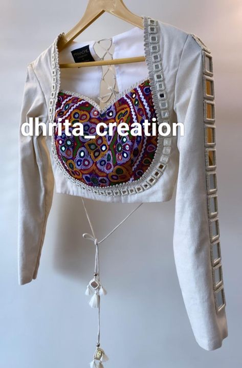 Mirror work and kutchi work blouse Sweat Heart Neckline Blouse, Kutchi Work Lehenga, Traditional Blouse For Navratri, Kutchi Work Chaniya Choli, Kutchi Work Blouse Designs, Blouse Pattern For Navratri, Blouses Designs Latest Traditional, Blouse Mirror Work Designs, Mirror Work Diy