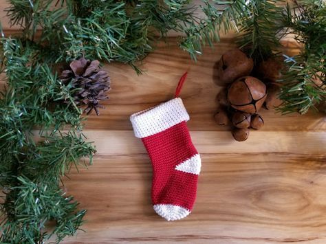 stocking ornament gift card holder Diy Crochet Ornaments, Ornament Crochet, Christmas Stocking Ornament, Crochet Stocking, Christmas Stocking Gifts, Hug Gifts, Crochet Christmas Gifts, Crochet Christmas Stocking, Christmas Gift Card Holders