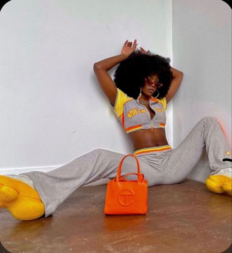 #orange #telfar #outfits #aesthetic #outfitideas #bags #outfits Telfar Outfits, Orange Telfar Bag, Orange Telfar, Black Bag Outfit, 90s Theme Party Outfit, Telfar Bag, Drip Fits, Fits Streetwear, Orange Fits