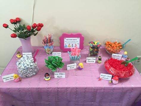 Princess Candy Buffet Disney Princess Birthday Candy Table, Princess Party Candy Table, Princess Birthday Party Snacks, Princess Theme Birthday Party Food, Disney Princess Candy Table Ideas, Disney Princess Food Ideas, Disney Princess Dessert Table, Princess Candy Table, Princess Party Snacks