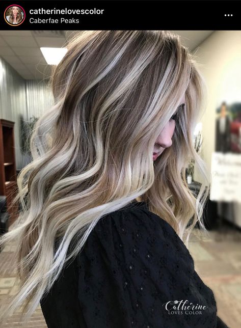 Blonde With Contrast, High Contrast Brunette, High Contrast Blonde, High Contrast Hair, Grown Out Blonde Hair, Blonde Dimensional Hair, Dark Roots Blonde Hair Balayage, 2023 Highlights, Fall Blonde Hair