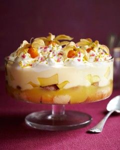 Yellow Cake Trifle, Lemoncello Tirimasu, Blackberry Trifle, Limoncello Trifle, Limoncello Tiramisu Recipe, Lemoncello Tiramisu Trifle, Limoncello Tiramisu, Trifle Recipes, Cinnamon Roll Recipe Homemade