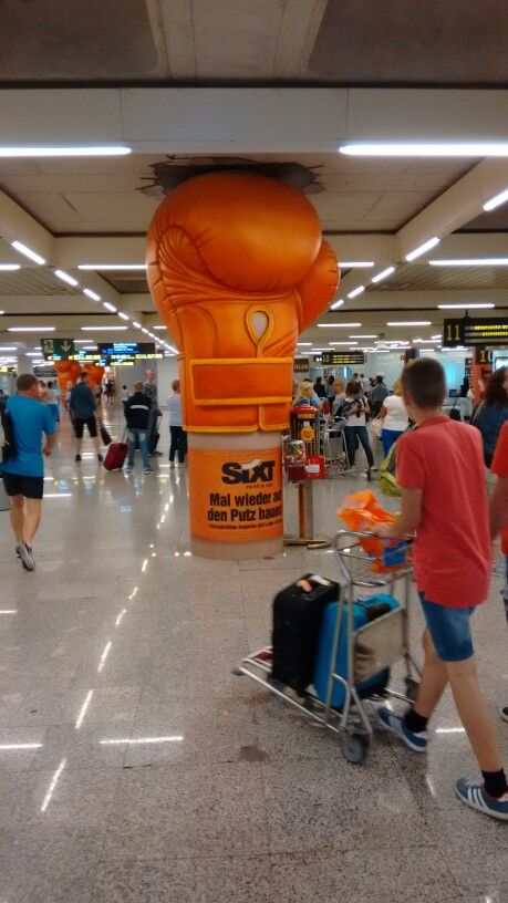 Palma de Mallorca airport (Spain) Airport Activation, Airport Advertising, Clever Ads, Guerrilla Advertising, Guerrilla Marketing, Clever Advertising, Billboard Advertising, 광고 디자인, Commercial Ads