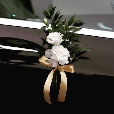 Wedding Car Decor, Wedding Car Deco, Bridal Car, Wedding Car Decorations, Wedding Mirror, Car Deco, Wedding Planning Decor, Green Wedding Colors, Wedding Flower Decorations