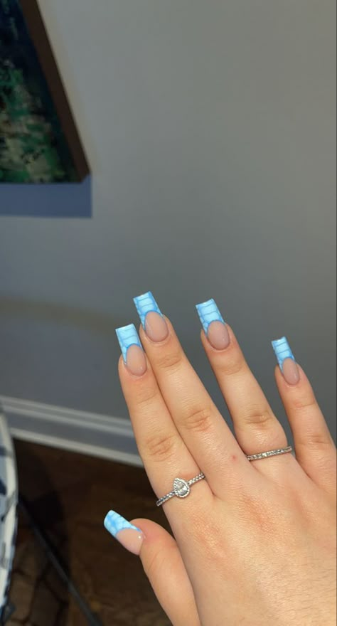 Summer Acrylic Nails Blue Square, Short Acrylic Nails Crocodile, Blue Shorties Acrylic Nails, Summer Crocodile Nails, Short Crocodile French Tip Nails, Short Crocodile Nails, Blue Croc Print Nails, Blue Crocodile Nails, Greenish Blue Nails