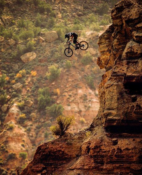 “Living life beyond the edge!  @grahamagassiz” Brandon Semenuk, Mountain Biking Photography, Mtb Riding, Bike Pictures, Bicycle Mountain Bike, Downhill Bike, Downhill Mtb, Mtb Bike Mountain, Hot Bikes