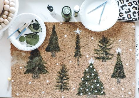 Anthropologie Christmas Doormat, Diy Christmas Rug Painting, Diy Christmas Floor Mat, Diy Christmas Door Mat Cricut, Holiday Door Mats Diy, Painting Door Mats Diy Christmas, Doormat Painting Ideas Christmas, Christmas Painted Doormat, Doormat Ideas Christmas