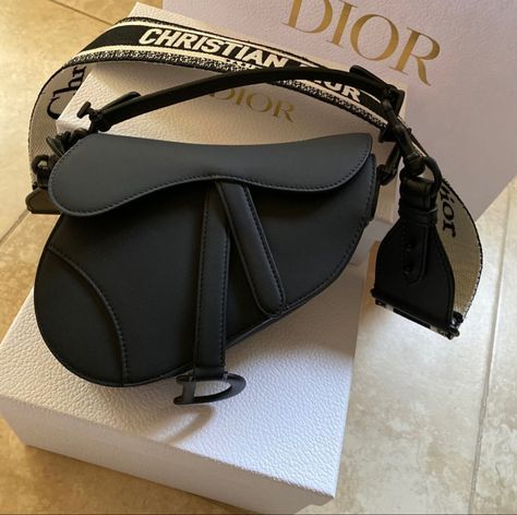 Black Dior bag Dior Cross Body Bag, Christian Dior Handbags, Designer School Bags, Dior Saddle, Style Formal, Dior Handbags, March 16, Party Style, Handbag Wallet