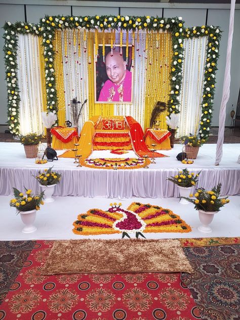 Satsang Decoration At Home, Guruji Satsang Decoration At Home, Guru Ji Satsang Decoration, Guruji Darbar Decoration, Satsang Decoration, Jai Gurudev, Home Flower Decor, Rangoli Designs Flower, Flower Rangoli