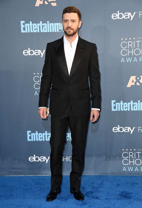 Justin Timberlake | Here's What Everyone Wore To The 2016 Critics Choice Awards Justin Timberlake 2000s, Suit Without Tie, 2000s Red Carpet, Black Suit White Shirt, Mother Of The Bride Hairdos, Mens White Suit, Black And White Suit, Suit Man, Black Suit Men