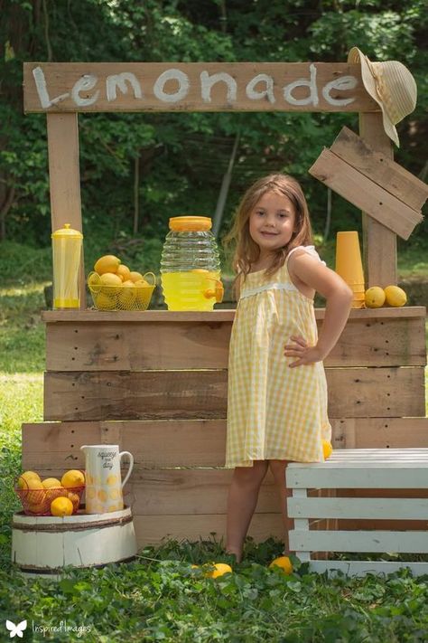 Summer Mini Sessions, Picnic Photo Shoot, Photoshooting Ideas, Baby Birthday Ideas, Spring In The City, Fresh Lemonade, Photoshoot Outdoor, Bee Birthday, Toddler Photography