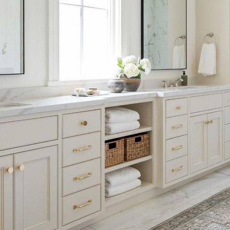 Bathroom Vanity Color Ideas Paint, Taupe Bathroom Ideas, Double Bathroom Vanity Ideas, Benjamin Moore Cabinet Paint, Benjamin Moore Bathroom, Taupe Bathroom, Benjamin Moore Kitchen, Comeback Kid, Off White Paint