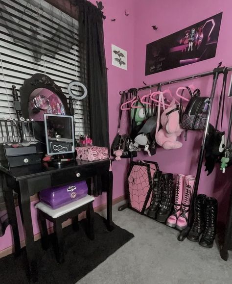 Monster High Bedroom, Monster High Room, 2000s Room, Doll Bedroom, High Room, Gothic Room, Hello Kitty Rooms, Cute Bedroom Decor, Cute Room Ideas