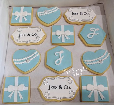 Tiffany & Co Cookies Tiffany And Co Cookies Decorated, Tiffany And Co Bridal Shower Cookies, Breakfast At Tiffany's Cookies, Tiffany And Co Dessert Table, Tiffany And Co Theme Party Sweet 16, Tiffany Co Cake Ideas, Tiffany And Co Cookies, Tiffany And Co Theme Party, Icing Cookies Tutorial