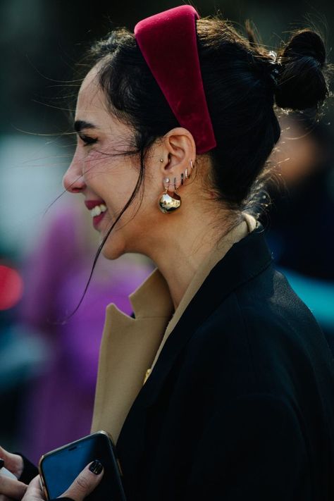 Thick Headband Outfit, Prada Hairband, Dana Hourani, Thick Hairband, Puff Headband, Hairband Hairstyle, Thick Headband, Thick Headbands, Cool Accessories