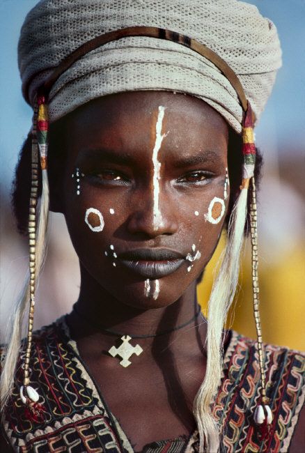 Fulani People, Steve Mccurry, Painted Face, African People, We Are The World, World Cultures, African Culture, People Of The World, African Beauty