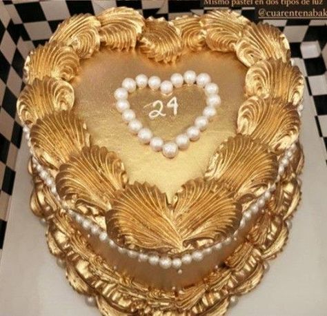 Golden Cake Aesthetic, Golden Year Birthday Cake, Gold Bday Cake, Golden Cake Birthday, Gold Cake Aesthetic, 24kgoldn Aesthetic Birthday, Gold Cake Design Birthday, Gold Cake Birthday, Gold Vintage Cake