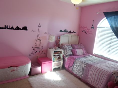 Paris room Pink Paris Bedroom, Paris Themed Bedroom, Paris Rooms, Paris Bedroom, Paris Pink, Paris Themed, Space Outfit, Paris Chic, Themed Bedroom